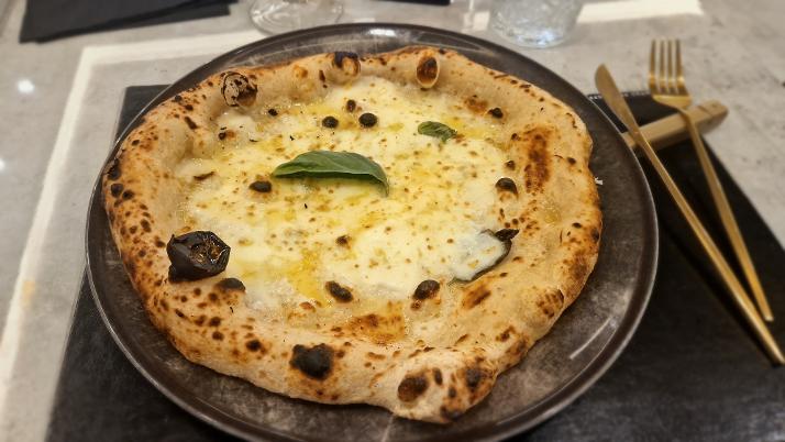 Isabella de Cham Pizza Fritta 

